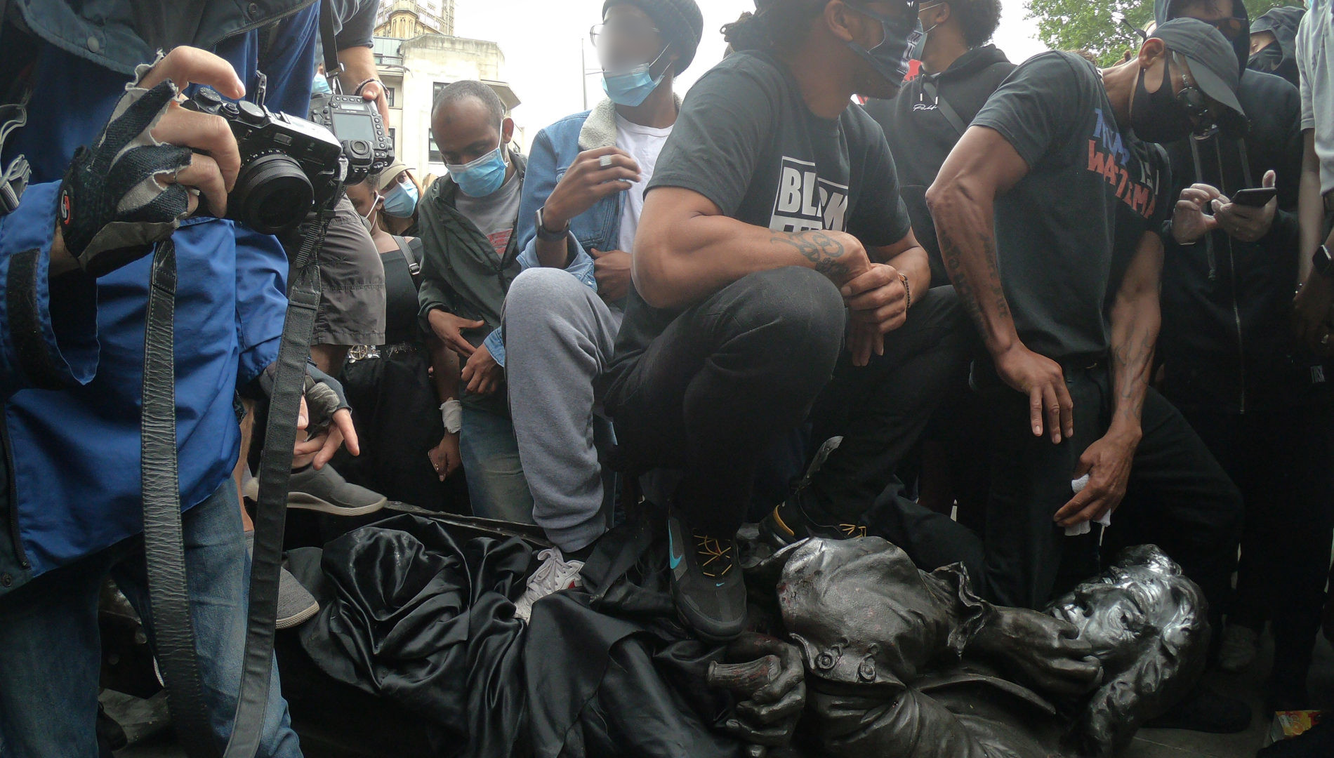 The felling. спиливание дерева с наклоном. погромщики. The felling. The felling.