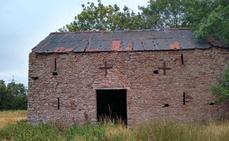 Image of a barn at Perrinpit Farm, Frampton Cotterell, which would become a bat house (Image: Perrinpit Road Solar Ltd/Savills)